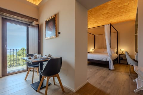 Bed, Living room, Photo of the whole room, Dining area, Bedroom