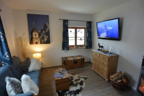 Communal lounge/ TV room, TV and multimedia, Living room, Seating area