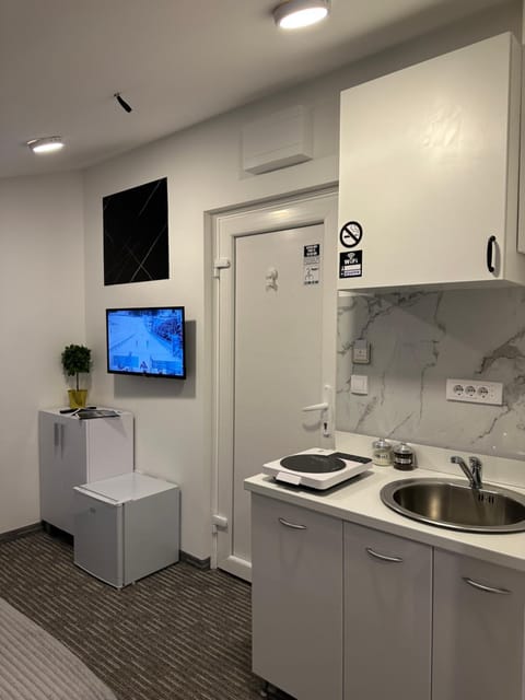 TV and multimedia, Kitchen or kitchenette, minibar, stove