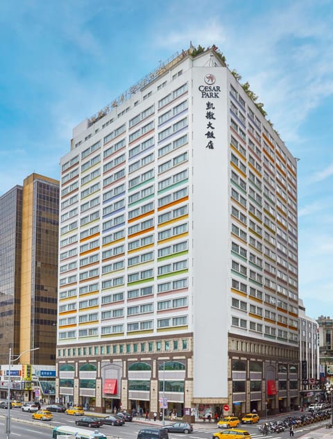 Property building, Facade/entrance, Day, Neighbourhood