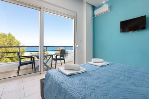 Bed, Balcony/Terrace, Balcony/Terrace, Photo of the whole room, Bedroom, Sea view