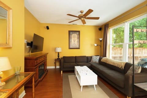 TV and multimedia, Living room, Seating area, fireplace, flat iron