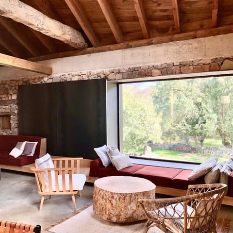 Lounge or bar, Seating area