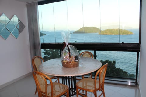 Dining area, Sea view, Drinks