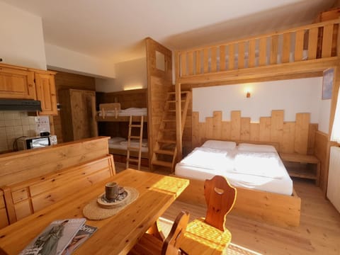 Dining area, Bedroom