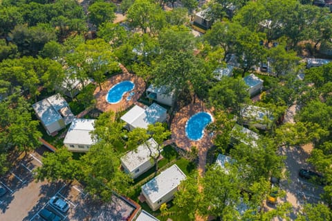 Property building, Bird's eye view, Swimming pool