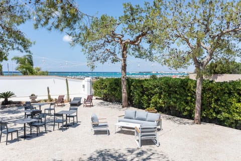 Garden, Seating area, Sea view, sunbed