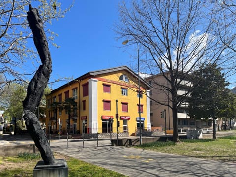 Property building, Neighbourhood