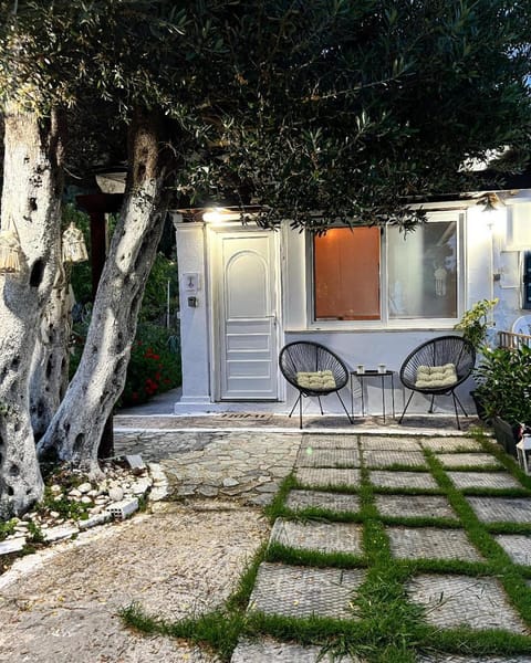 Olive tree house,Agios Gordios Apartment in Saint Gordios beach