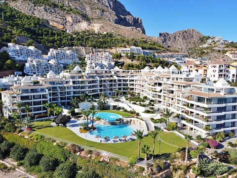 Property building, Nearby landmark, Day, Natural landscape, Bird's eye view, Mountain view, Pool view, Swimming pool, Location