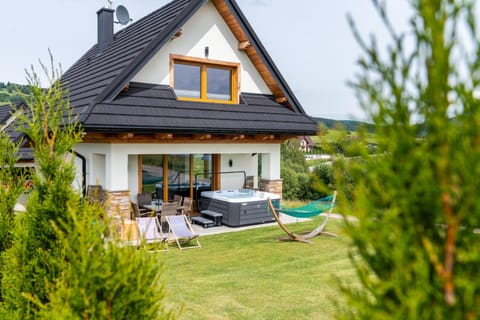 Property building, Garden, Hot Tub, sunbed