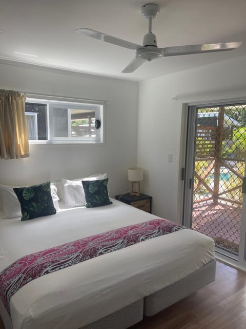 Bed, Balcony/Terrace, Photo of the whole room, Bedroom, Pool view