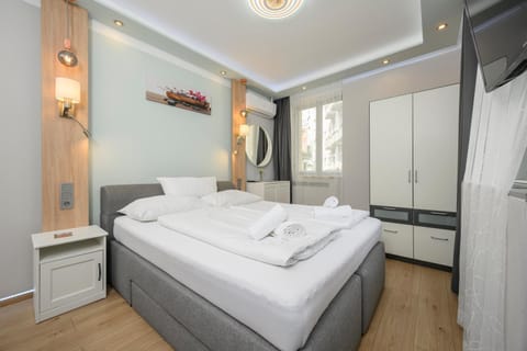 Bed, Bedroom, wardrobe