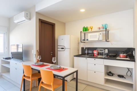 TV and multimedia, Kitchen or kitchenette, Dining area, microwave, stove, air conditioner