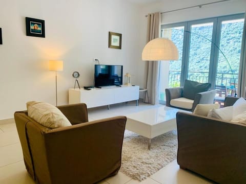 Communal lounge/ TV room, TV and multimedia, Living room, Seating area