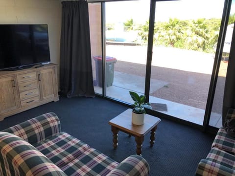 TV and multimedia, Living room, Garden view