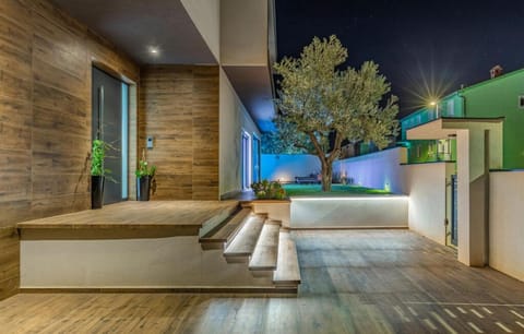 Palatium III - sea view Villa in Fažana