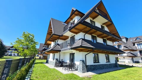 Property building, Garden, Balcony/Terrace, Garden view