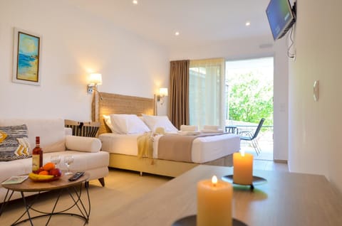 Bed, Photo of the whole room, Seating area