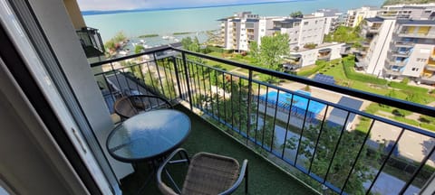 Balcony/Terrace, Lake view