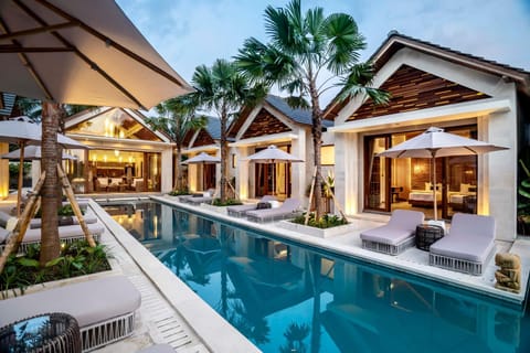 Property building, Day, Swimming pool, sunbed