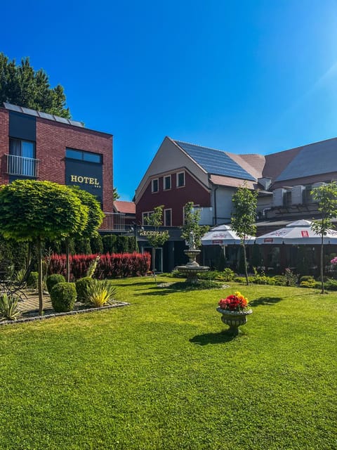 Property building, Day, Natural landscape, Garden view