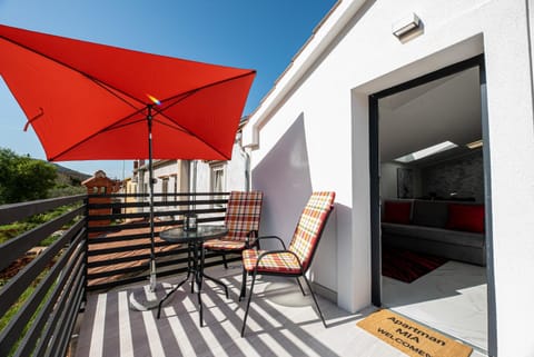 View (from property/room), Balcony/Terrace, Balcony/Terrace, Seating area, sunbed