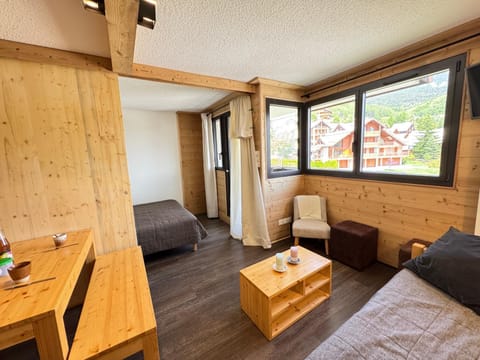 Bed, Living room, Photo of the whole room, Dining area, Bedroom