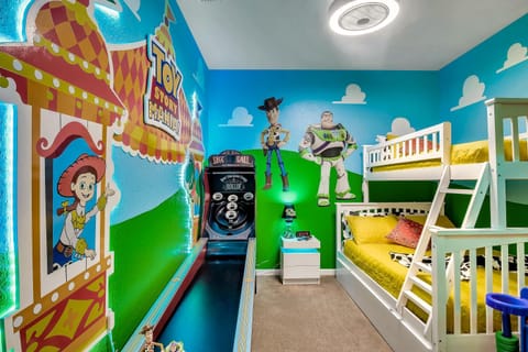 Bedroom, bunk bed