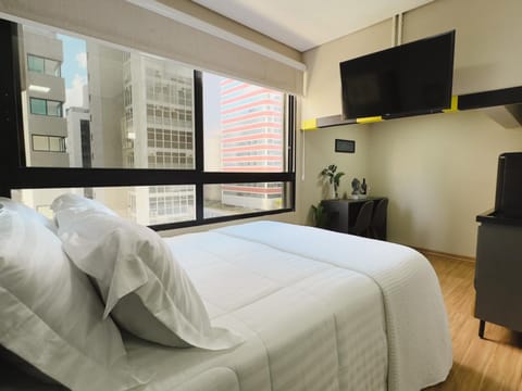 Bed, TV and multimedia, Bedroom