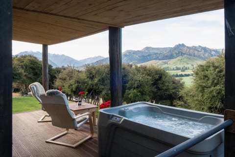 Hot Tub, Hot Tub, View (from property/room), Balcony/Terrace, Pets, Mountain view