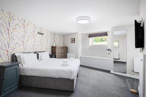 Strawberry One - 3 en-suite bedrooms, Private Parking - Harrogate Holiday Apartments Apartment in Harrogate