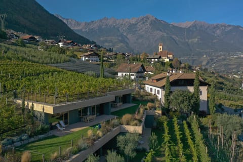 Property building, Balcony/Terrace, Location