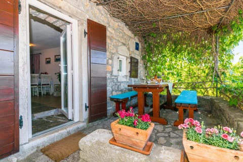 Patio, Day, Balcony/Terrace