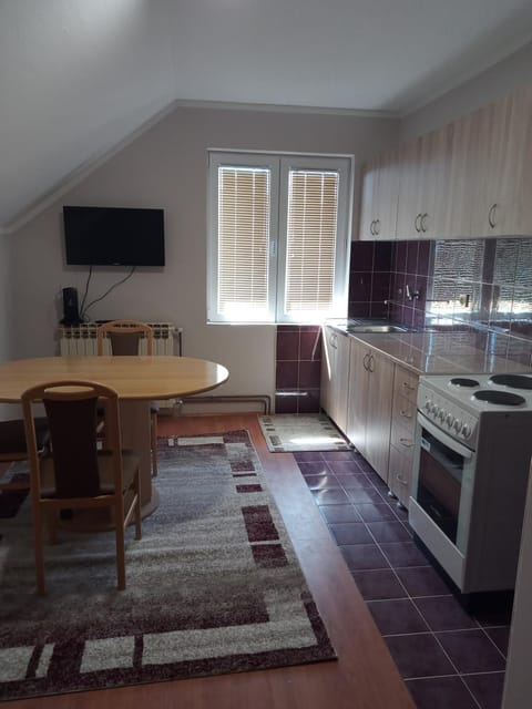 TV and multimedia, Kitchen or kitchenette, Seating area, Dining area