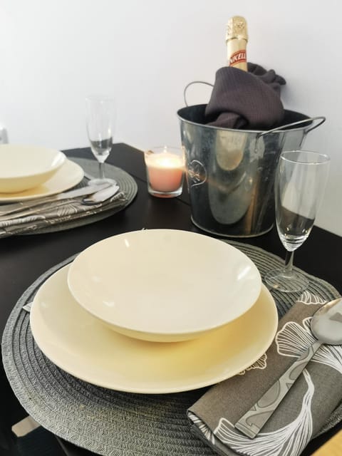 Food and drinks, Dining area, Food