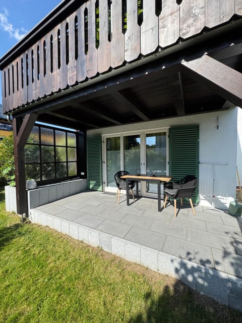 Property building, Garden, Balcony/Terrace, Garden view