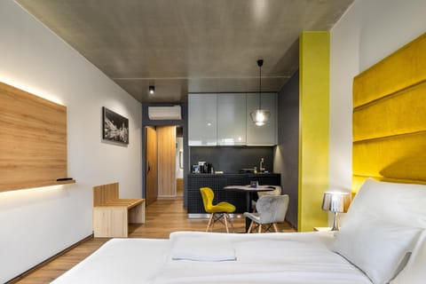 Bed, Kitchen or kitchenette, Photo of the whole room, kitchen
