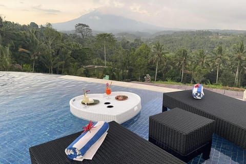 Mountain view, Swimming pool