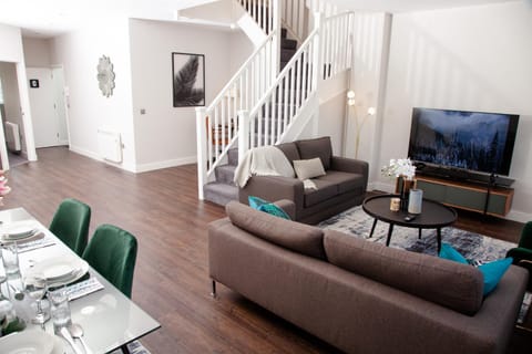 High Life Serviced Apartments - Old Town Apartment in Swindon