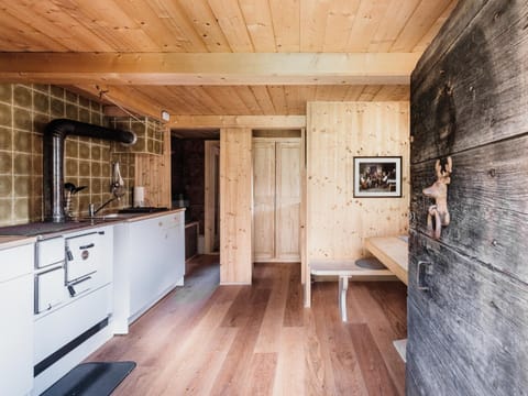 Dining area, kitchen