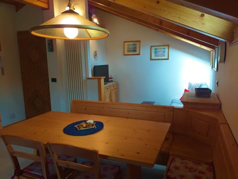 TV and multimedia, Living room, Dining area