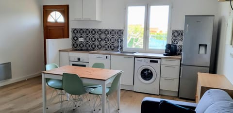 Kitchen or kitchenette, Dining area, kitchen