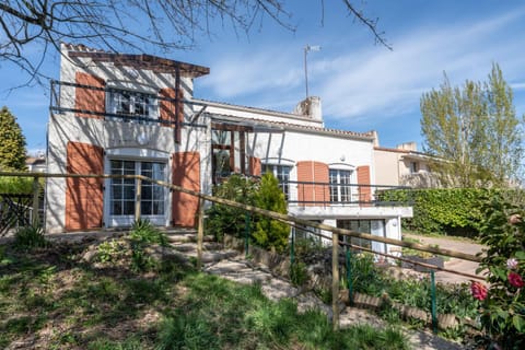 Property building, Garden, Balcony/Terrace