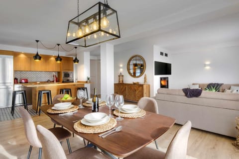 Kitchen or kitchenette, Kitchen or kitchenette, Living room, Living room, Lobby or reception, Dining area