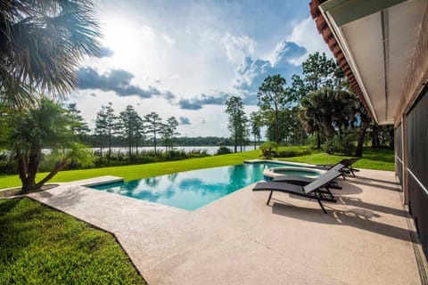 SWISS 101 - Lake Olsen House in Groveland