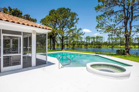 SWISS 23 - Lake Stephanie House in Groveland