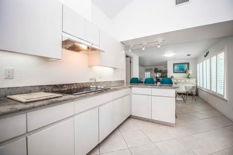 SWISS 31 - Golf Course House in Groveland