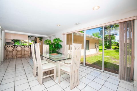 SWISS 41 - Golf Course House in Groveland