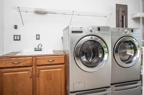 SWISS 56 - Lake Denise House in Florida